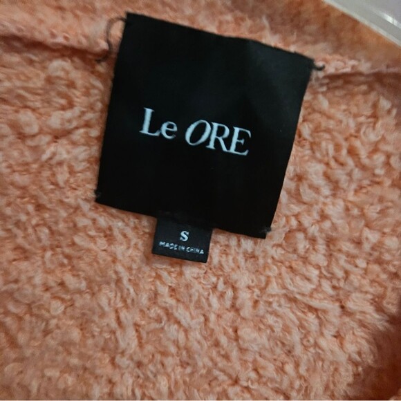 BANDIER Le Ore Modena Cozy Cropped Boucle Cardigan in Simba Coral - Picture 8 of 9